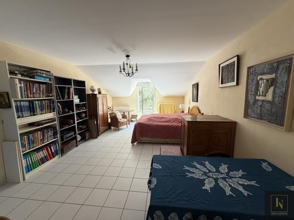 Maison
                                                                                                                                                                                                                                                                                                                        5 pièce(s)                                                                                                                                                                                                          3 chambre(s)                                                                                                                                                                                                          145.5  m²