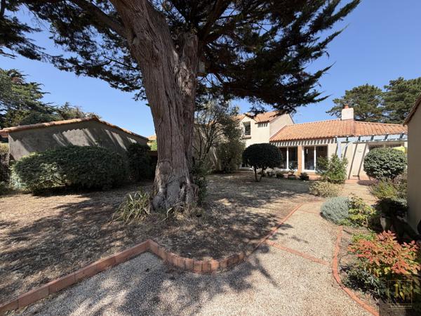 Maison
                                                                                                                                                                                                                                                                                                                        5 pièce(s)                                                                                                                                                                                                          3 chambre(s)                                                                                                                                                                                                          145.5  m²