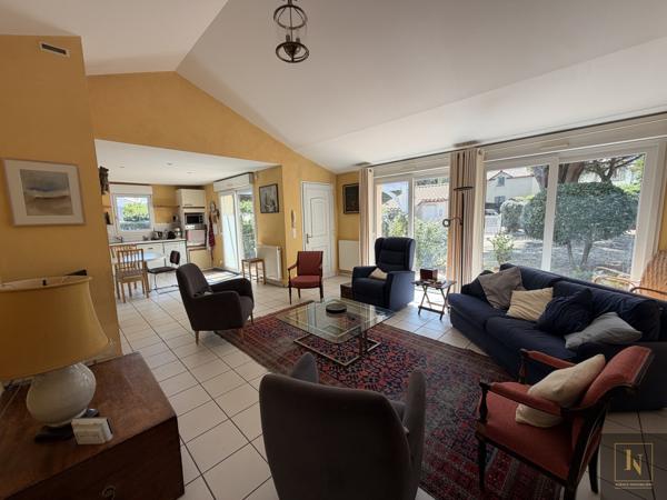 Maison
                                                                                                                                                                                                                                                                                                                        5 pièce(s)                                                                                                                                                                                                          3 chambre(s)                                                                                                                                                                                                          145.5  m²