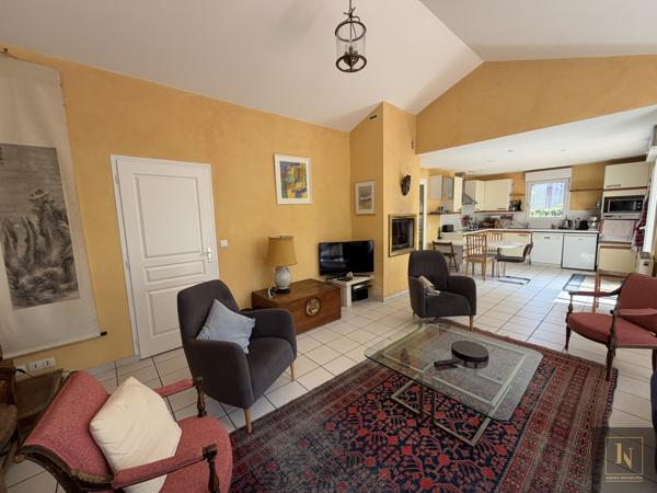 Maison
                                                                                                                                                                                                                                                                                                                        5 pièce(s)                                                                                                                                                                                                          3 chambre(s)                                                                                                                                                                                                          145.5  m²