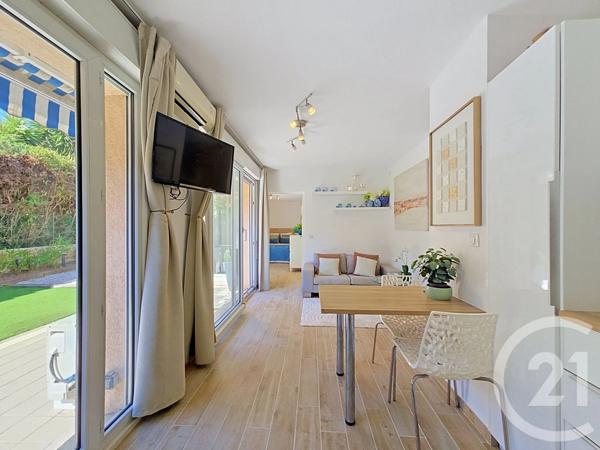 Appartement F2 Bis à vendre  3 pièces - 40,09 m 2   LE GOLFE JUAN  - 06