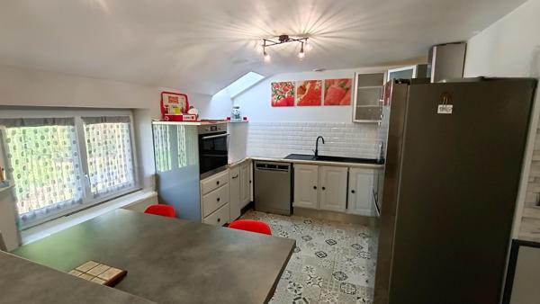 Longère de plain - pied  rénovée 7 pièces de 126 m2 avec sa piscine et son superbe terrain extérieur à 10 mn de Le Mans secteur Sud Sarthe