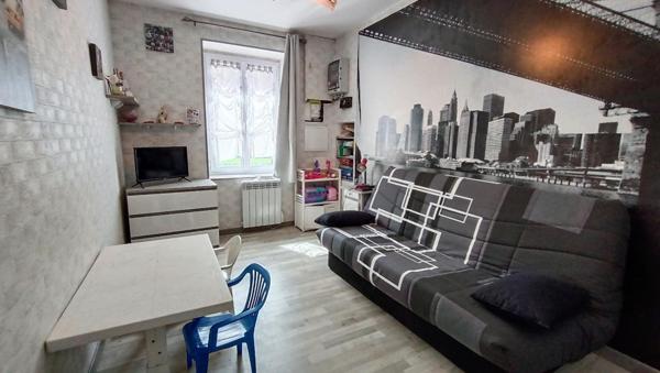 Longère de plain - pied  rénovée 7 pièces de 126 m2 avec sa piscine et son superbe terrain extérieur à 10 mn de Le Mans secteur Sud Sarthe