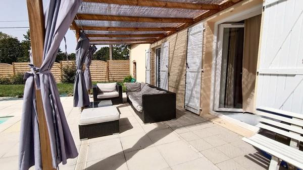 Longère de plain - pied  rénovée 7 pièces de 126 m2 avec sa piscine et son superbe terrain extérieur à 10 mn de Le Mans secteur Sud Sarthe