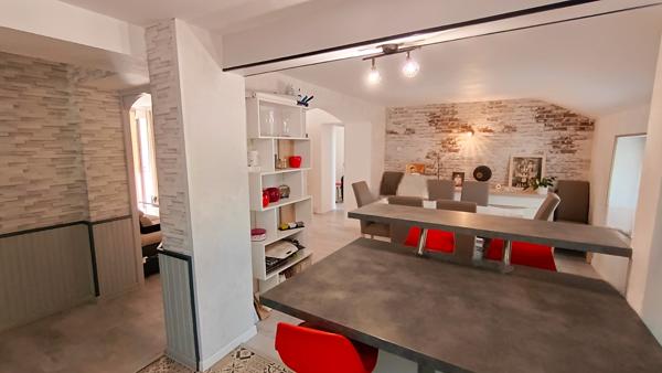 Longère de plain - pied  rénovée 7 pièces de 126 m2 avec sa piscine et son superbe terrain extérieur à 10 mn de Le Mans secteur Sud Sarthe