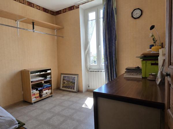 Maison familiale avec T2 et dépendances sur 1360 m² de terrain