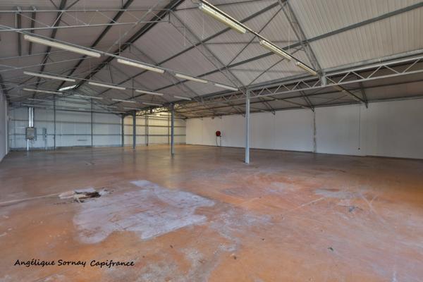 A vendre Local commercial de 2930 m², sur un terrain de 3893 m², vous offre diverses possibilités d’aménagement Région BOURGOGNE FRANCHE COMTE