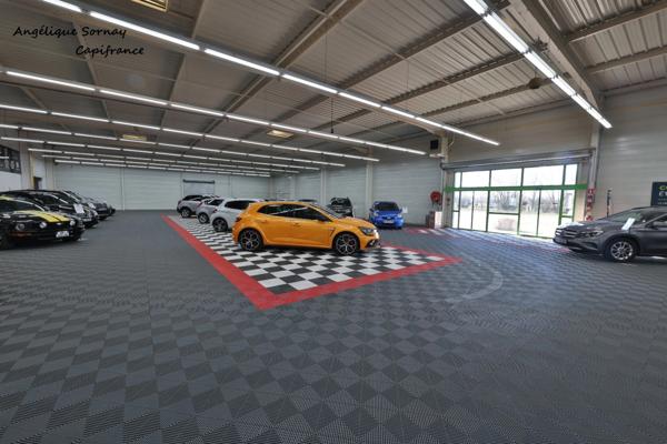 A vendre Local commercial de 2930 m², sur un terrain de 3893 m², vous offre diverses possibilités d’aménagement Région BOURGOGNE FRANCHE COMTE