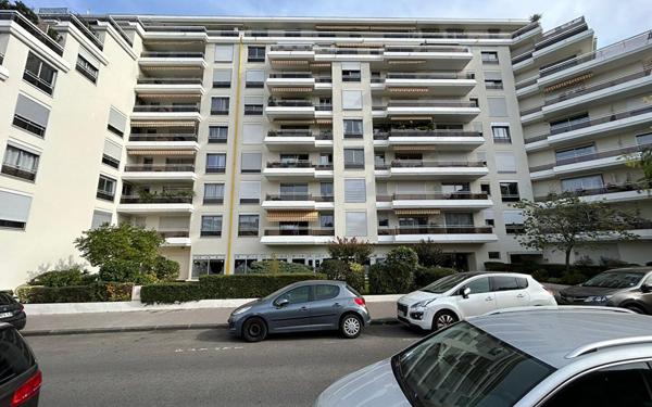 Stationnement à louer    Vincennes