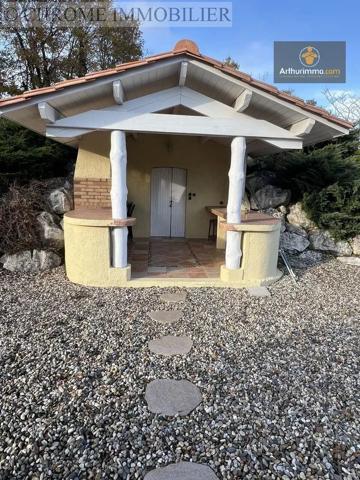 Vente                                                      Maison
                        
                     7 pièces                      158 m2                     à Virazeil
