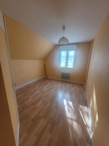 Maison spacieuse à vendre à Saint-Avertin - 5 chambres, jardin et garage