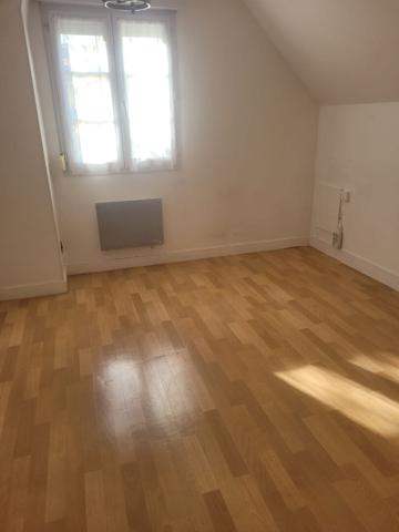 Maison spacieuse à vendre à Saint-Avertin - 5 chambres, jardin et garage