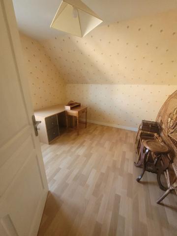 Maison spacieuse à vendre à Saint-Avertin - 5 chambres, jardin et garage