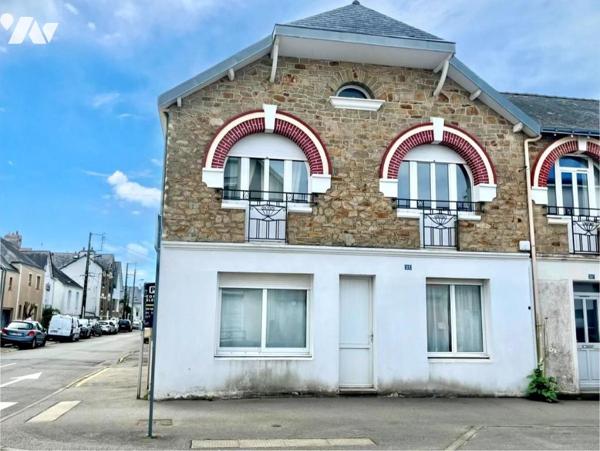 Maison d'habitation T.5 construite sur 2 niveaux Garage
