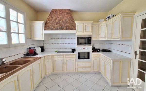 Maison à vendre 6 pièces 259 m² Luisant