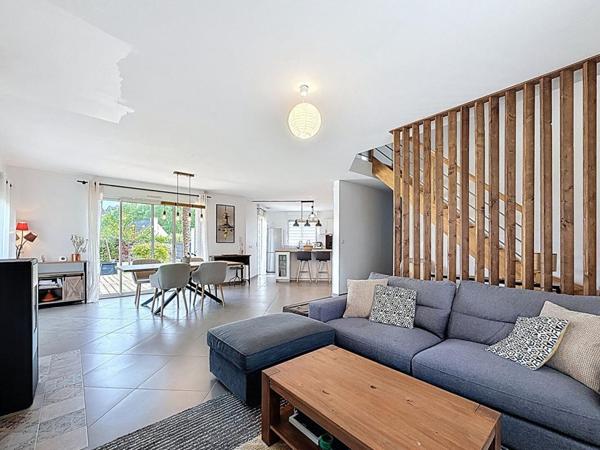 Maison de 175 m² avec T2 indépendant · Terrain 1 100 m² · Elven · 15 min de Vannes