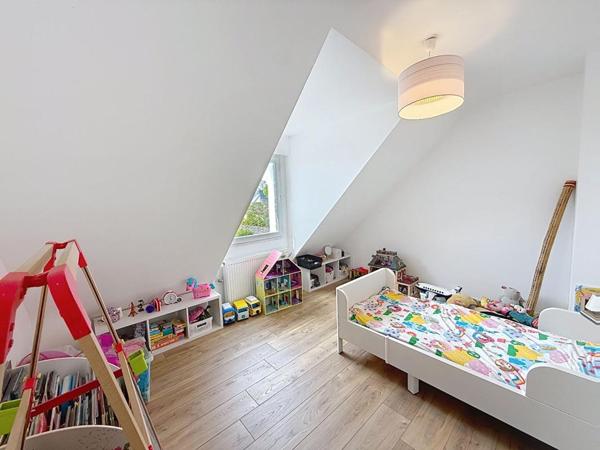 Maison de 175 m² avec T2 indépendant · Terrain 1 100 m² · Elven · 15 min de Vannes