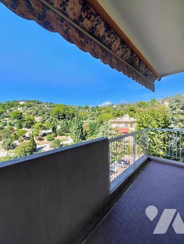 Appartement 3 pièces traversant de 70 m² avec terrasse, balcon, garage et cave