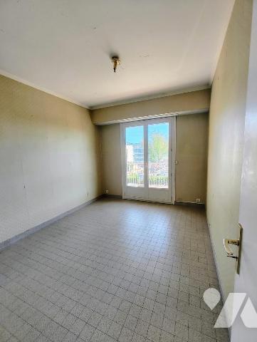 Appartement 3 pièces traversant de 70 m² avec terrasse, balcon, garage et cave