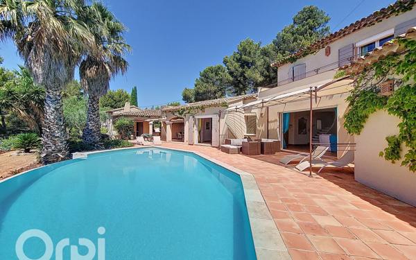 Maison à vendre    6 pièces •  La Cadière-d'Azur