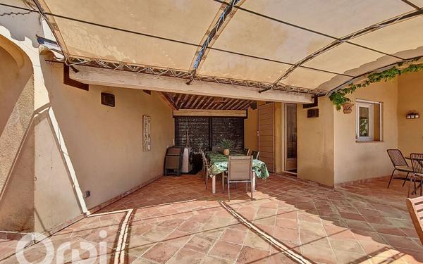 Maison à vendre    6 pièces •  La Cadière-d'Azur
