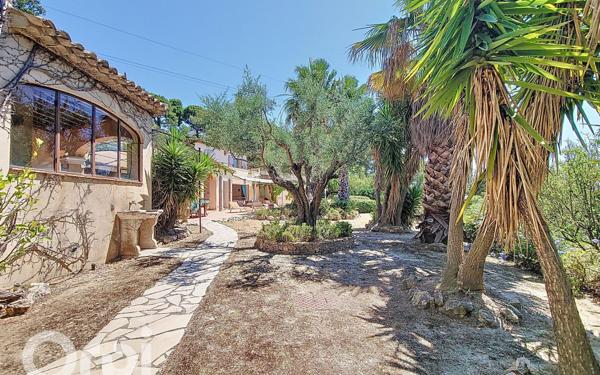 Maison à vendre    6 pièces •  La Cadière-d'Azur
