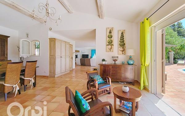 Maison à vendre    6 pièces •  La Cadière-d'Azur