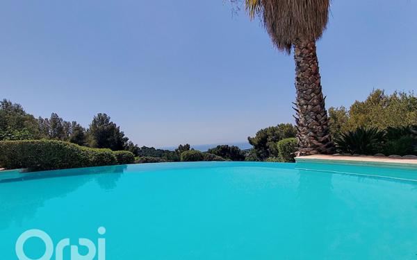 Maison à vendre    6 pièces •  La Cadière-d'Azur