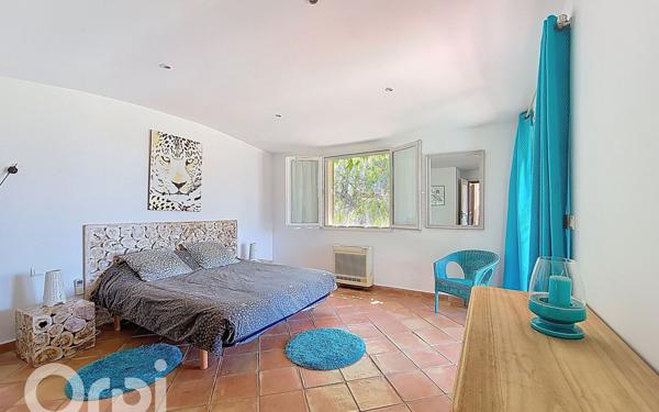 Maison à vendre    6 pièces •  La Cadière-d'Azur