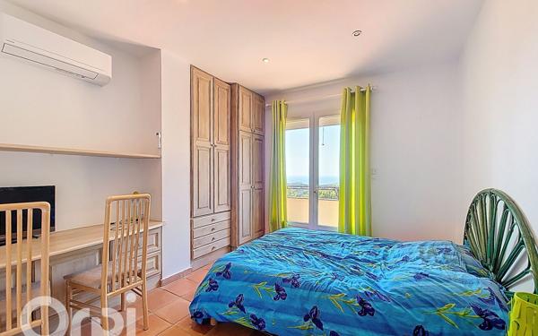 Maison à vendre    6 pièces •  La Cadière-d'Azur