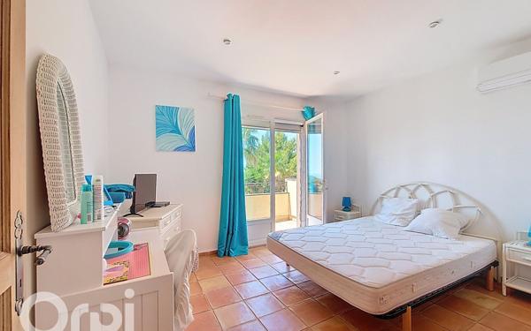 Maison à vendre    6 pièces •  La Cadière-d'Azur