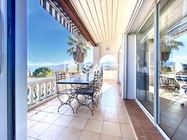 Maison 200 m² avec vue panoramique, piscine, studio indépendant – Terrain de 622 m²