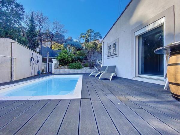 Maison 200 m² avec vue panoramique, piscine, studio indépendant – Terrain de 622 m²