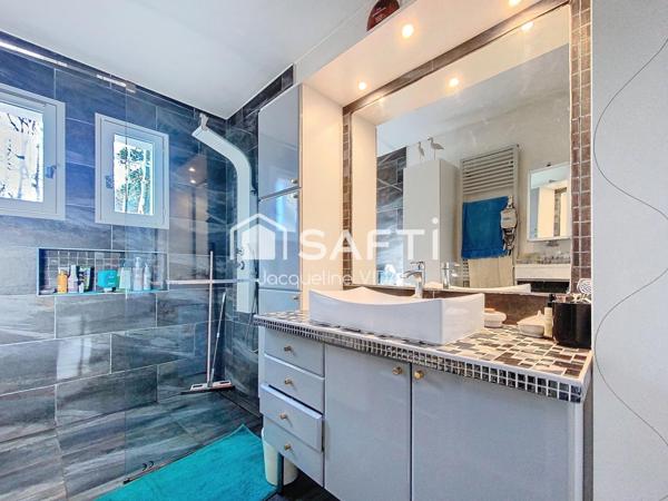 Maison 200 m² avec vue panoramique, piscine, studio indépendant – Terrain de 622 m²