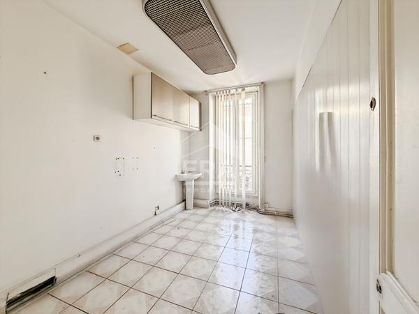 À VENDRE, Appartement, à rénover. T4 de 80 m² avec cave - Secteur Cinq-Avenues