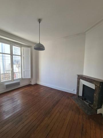 Appartement * 2 Pièces * 40 M² * 44000 Nantes * 621 * 10 * 631,  
Nantes 44000