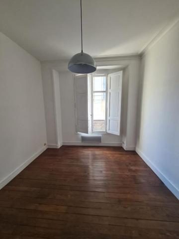 Appartement * 2 Pièces * 40 M² * 44000 Nantes * 621 * 10 * 631,  
Nantes 44000
