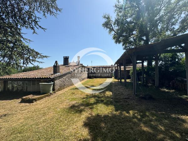 Bonneville-et-Saint-Avit-de-Fumadières (24230) Maison à rénover entièrement