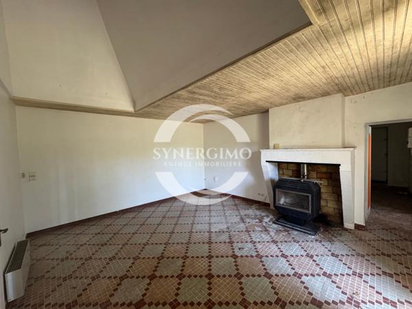 Bonneville-et-Saint-Avit-de-Fumadières (24230) Maison à rénover entièrement
