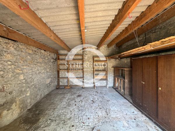 Bonneville-et-Saint-Avit-de-Fumadières (24230) Maison à rénover entièrement