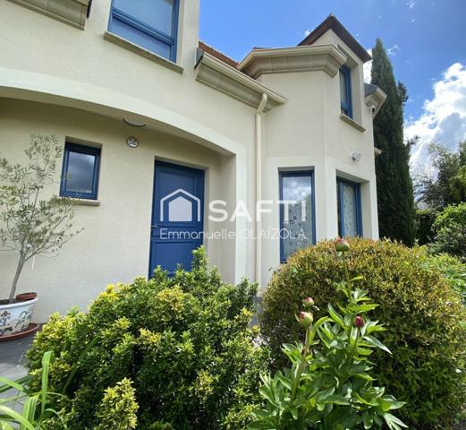 300 m2 au sol, aucun travaux ni vis à vis, studio déjà aménagé, 2038 m2, piscinable,