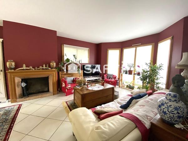 300 m2 au sol, aucun travaux ni vis à vis, studio déjà aménagé, 2038 m2, piscinable,