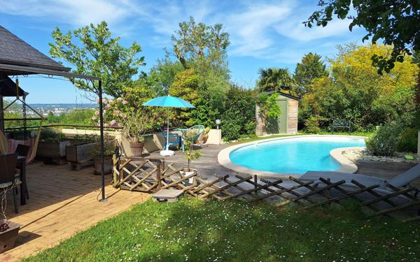 Maison à vendre    9 pièces •  Jurançon