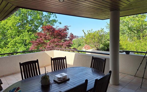 Maison à vendre    9 pièces •  Jurançon