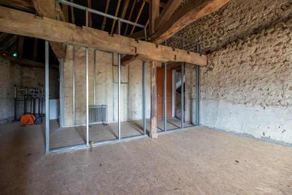 Larreule - Hautes-Pyrénées - Maison de maître de 265 m² + terrain constructible et dépendances.