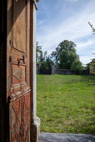 Larreule - Hautes-Pyrénées - Maison de maître de 265 m² + terrain constructible et dépendances.