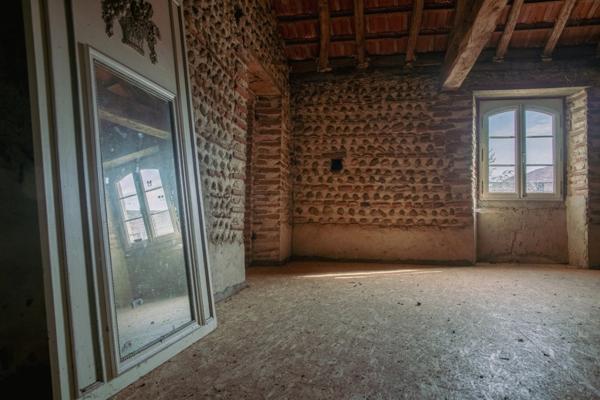 Larreule - Hautes-Pyrénées - Maison de maître de 265 m² + terrain constructible et dépendances.