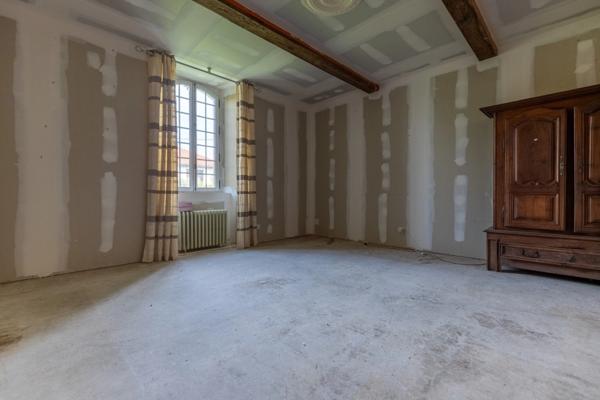 Larreule - Hautes-Pyrénées - Maison de maître de 265 m² + terrain constructible et dépendances.