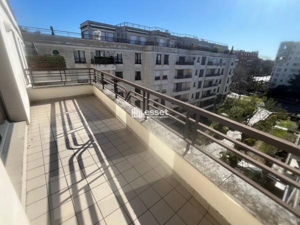 Location Appartement 6 pièces 154.04 m² - Courbevoie 92400