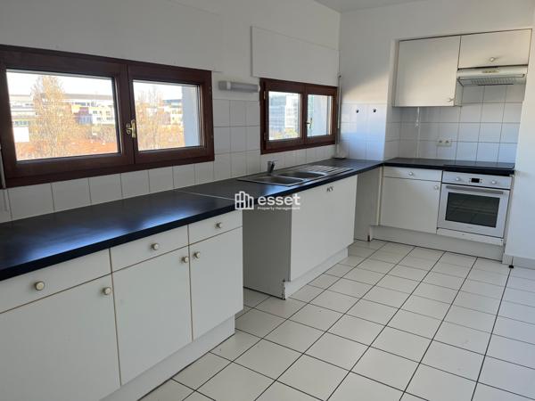 Location Appartement 6 pièces 154.04 m² - Courbevoie 92400